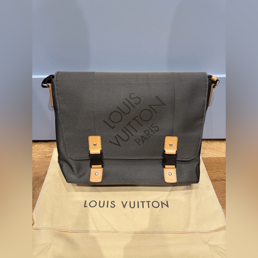 Louis Vuitton Damier Geant Messenger Bag